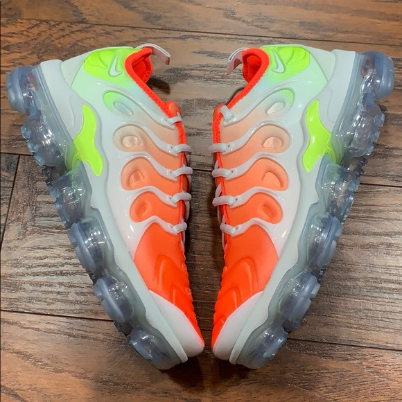 Nike Shoes - WMNS AIR VAPORMAX PLUS